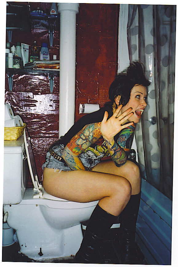 deandra20toilet2sq.jpg